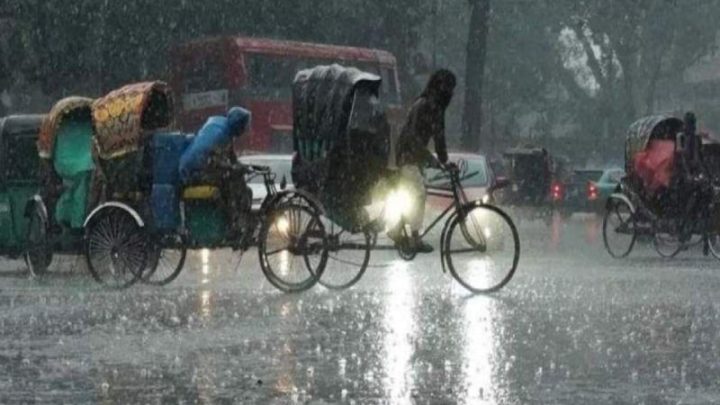 ঢাকাসহ সারাদেশে ঝড়-বৃষ্টি, বিপর্যস্ত জনজীবন