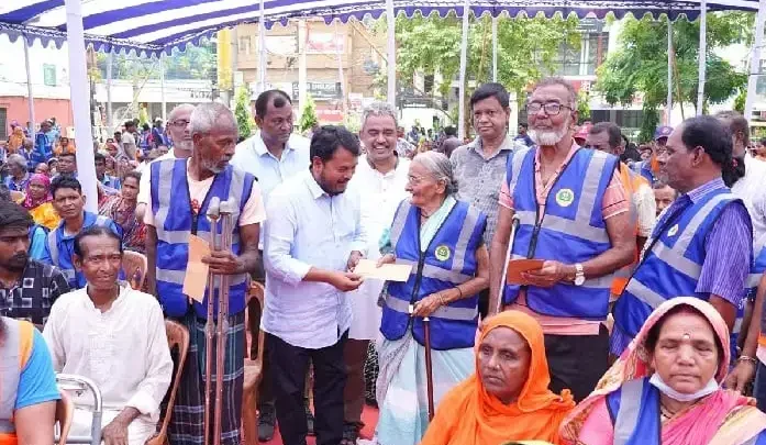প্রধানমন্ত্রীর ঈদ উপহার পেলেন রাসিকের ১২৩৭ পরিচ্ছন্নতাকর্মী