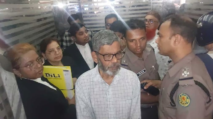সাংবাদিক শওকত মাহমুদ জামিনে মুক্ত
