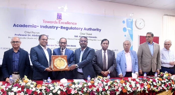 ঢাবি ফার্মেসি অনুষদে ইন্ডাস্ট্রি-একাডেমিয়া-রেগুলেশন বিষয়ক সেমিনার