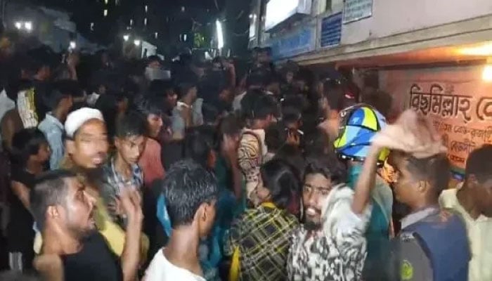 শিশু ধর্ষণচেষ্টাকে কেন্দ্র করে তুমুল উত্তেজনা, ২ সাংবাদিক গুলিবিদ্ধ