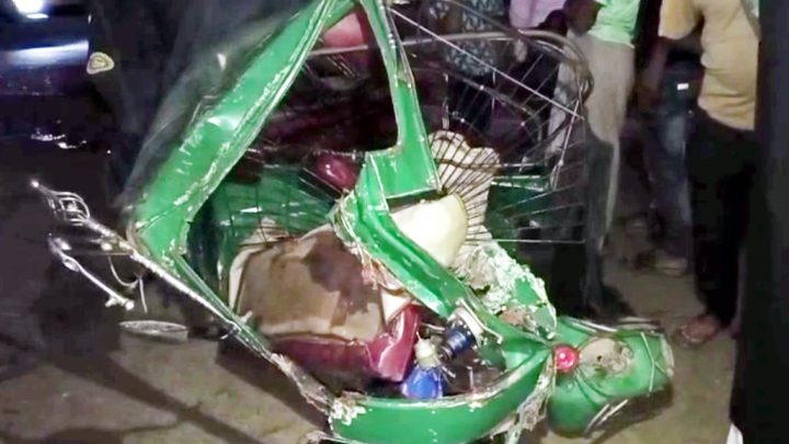 সিরাজগঞ্জে বাসচাপায় তিন অটোরিকশা যাত্রী নিহত