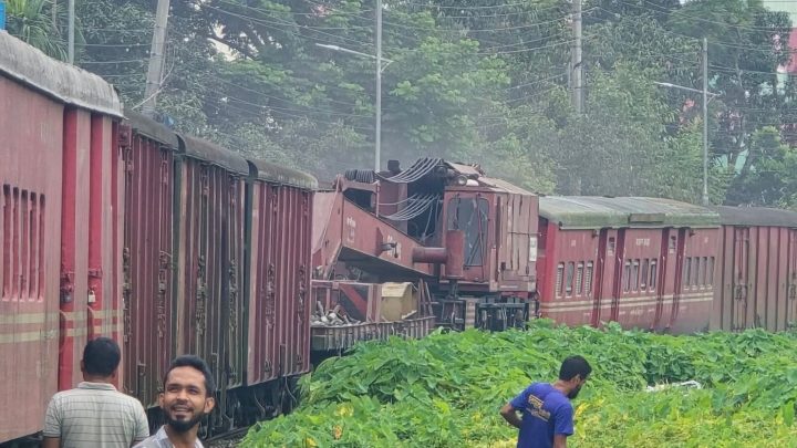 ব্রহ্মপুত্র এক্সপ্রেস লাইনচ্যুত, জামালপুর-ঢাকা রুটে ট্রেন চলাচল বন্ধ