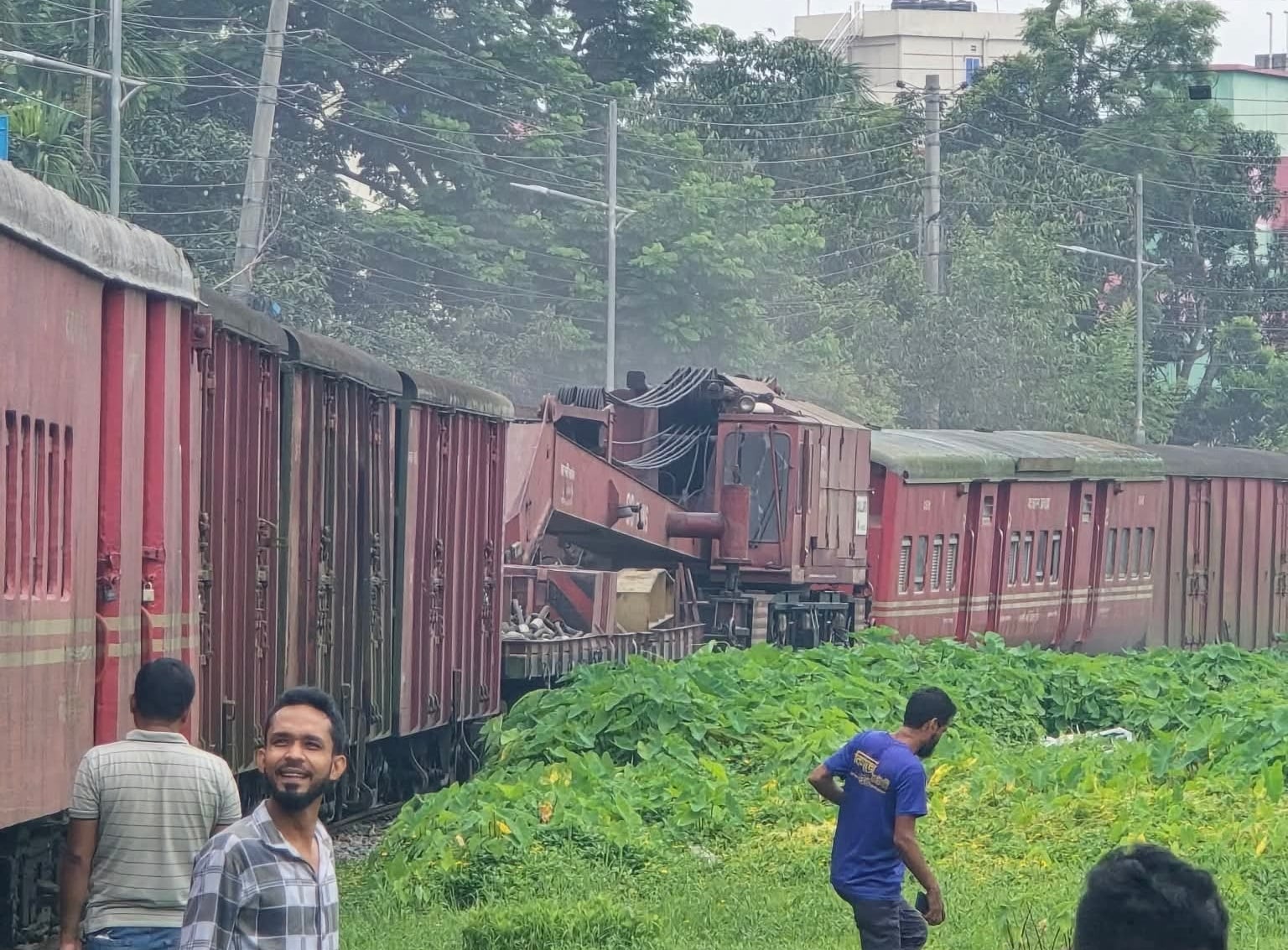 ব্রহ্মপুত্র এক্সপ্রেস লাইনচ্যুত, জামালপুর-ঢাকা রুটে ট্রেন চলাচল বন্ধ