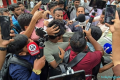 ‘আওয়ামী লীগের দোসর’ আখ্যা দিয়ে ধানমণ্ডিতে সাংবাদিককে মারধর