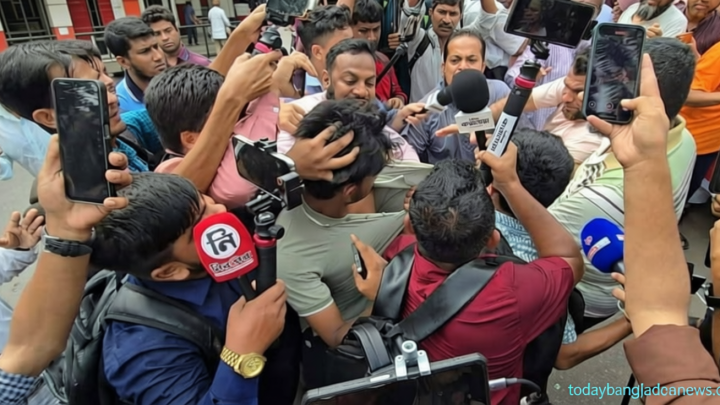 ‘আওয়ামী লীগের দোসর’ আখ্যা দিয়ে ধানমণ্ডিতে সাংবাদিককে মারধর