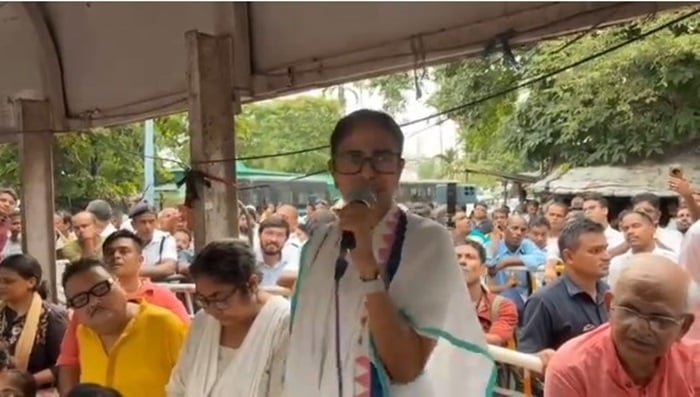 বাংলাদেশের রাজনৈতিক হত্যাকাণ্ড নিয়ে মমতা ব্যানার্জির বিস্ফোরক মন্তব্য