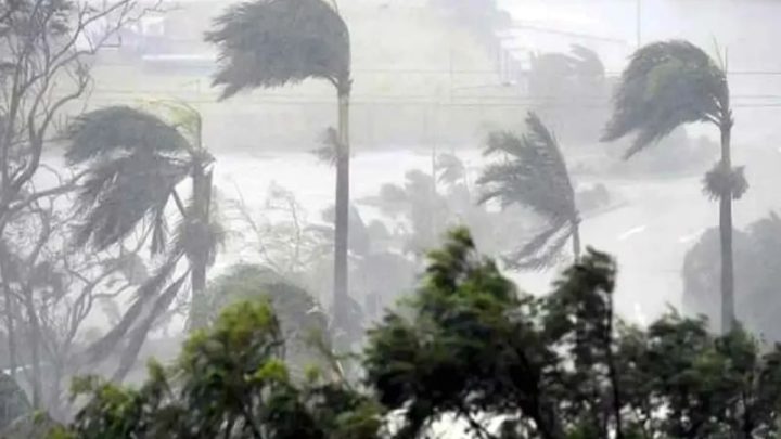 ১০ জেলায় ঝোড়ো হাওয়ার সতর্কতা, নদীবন্দরে ১ নম্বর সংকেত
