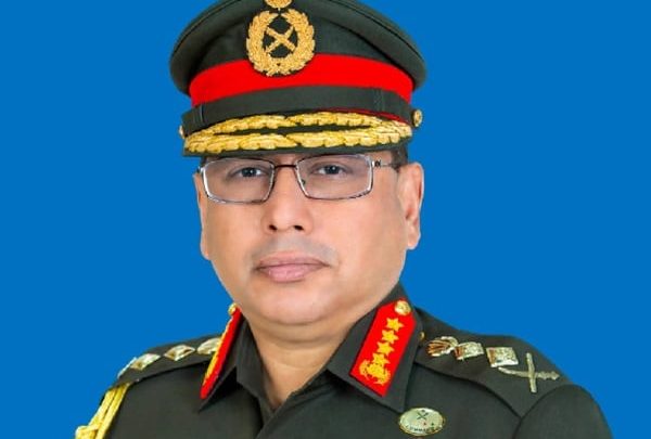 পবিত্র হজ পালন শেষে দেশে ফিরেছেন সেনাপ্রধান ওয়াকার-উজ-জামান