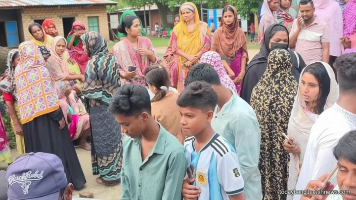 বজ্রপাতে বাবা-মেয়ের মৃত্যু, মারা গেল দু’টি গরুও