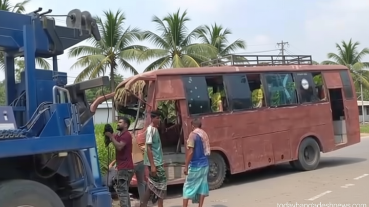 স্বামীর মরদেহ নিয়ে ফেরার পথে দুর্ঘটনায় স্ত্রীসহ নিহত ২