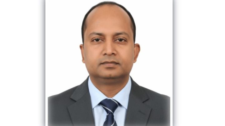 মাগুরা জেলা প্রশাসক গুরুতর অসুস্থ, হেলিকপ্টারে ঢাকায় পাঠানো হলো
