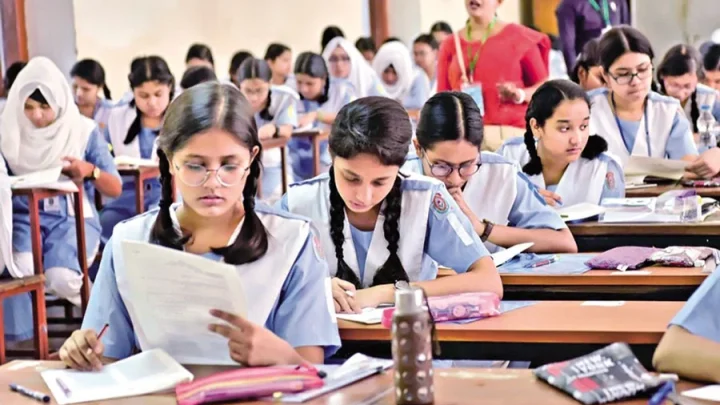এইচএসসির প্রশ্নে ত্রুটি প্রমাণিত হলে পূর্ণ নম্বর পাবে পরীক্ষার্থীরা