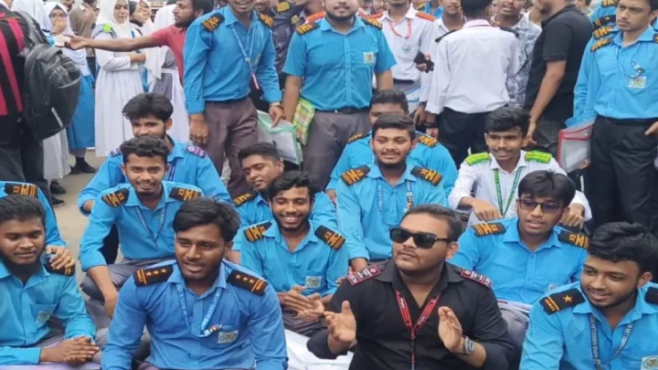 কথায় কথায় আন্দোলন-সংগ্রামে মুখর শিক্ষার্থী-তরুণ প্রজন্ম