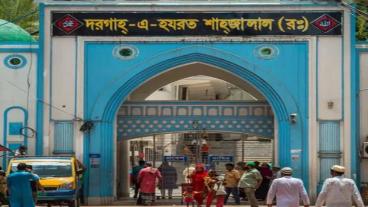 শাহজালালের মাজার: স্বচ্ছতার বিতর্ক যখন সামাজিক নিগ্রহে রূপান্তর