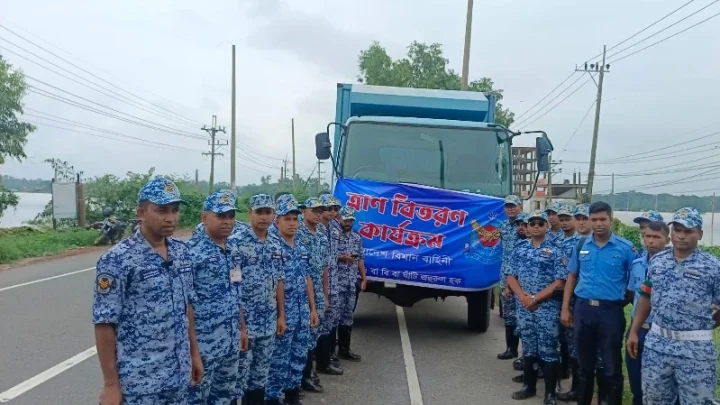 বন্যাদুর্গতদের পাশে বাংলাদেশ বিমান বাহিনী