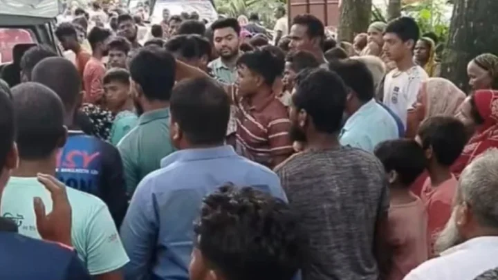 দিনাজপুরে পিকআপ ভ্যানের ধাক্কায় মা-ছেলে নিহত, আহত বাবা