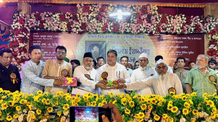 খান্দুরা দরবার শরীফে ‘ওজিফায়ে ইয়াদুল্লাহ’ বইয়ের মোড়ক উন্মোচন